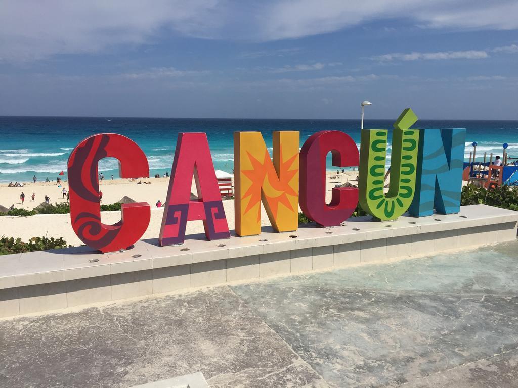 Room In Cancun Stadium Exterior photo